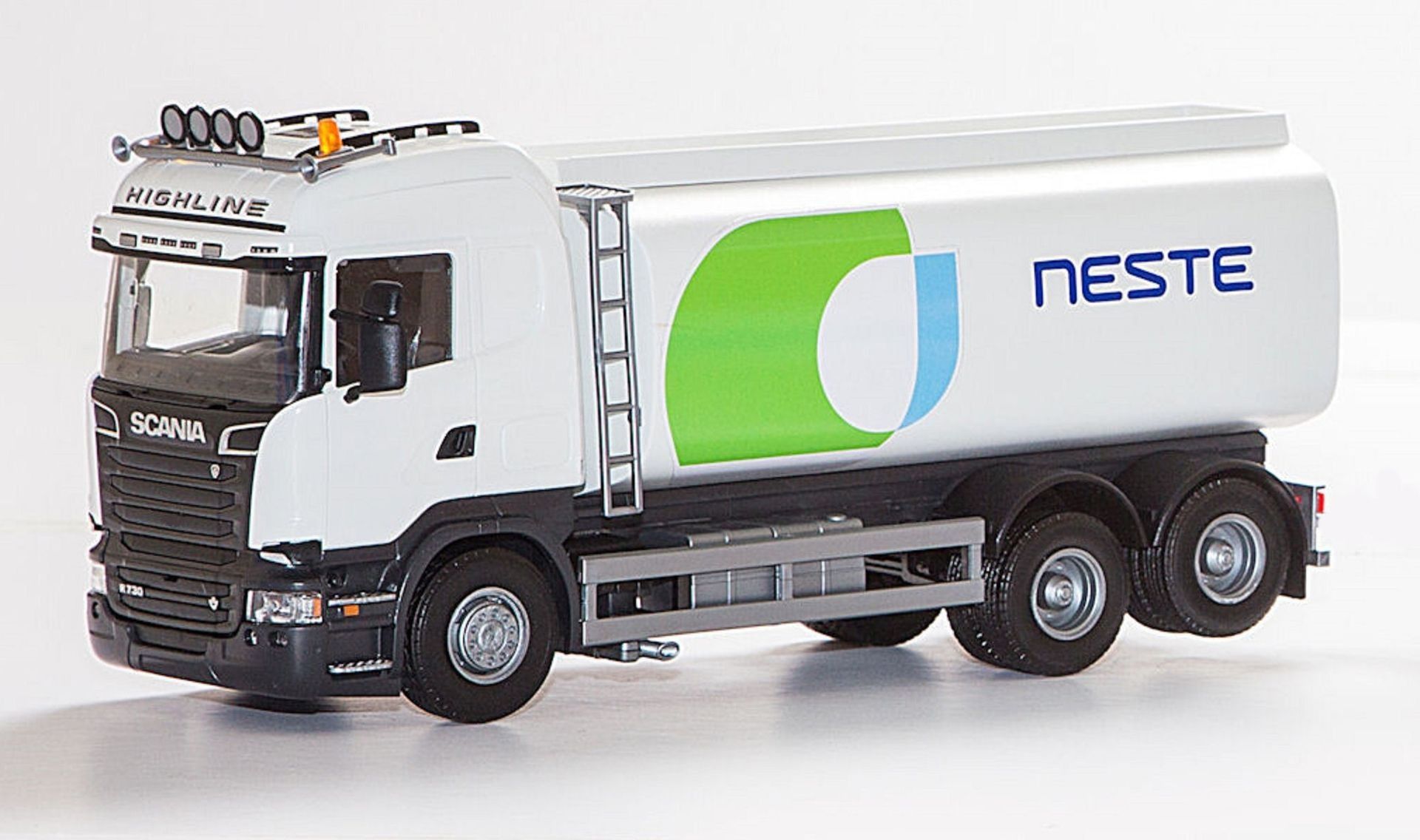 EMEK Scania Säiliö- ja Paloautolajitelma, 33 cm